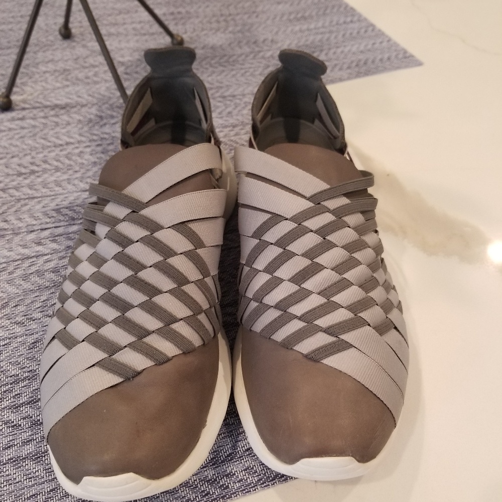 Nike Roshe Run woen shoe. Used. Good condition. - Picture 5 of 6